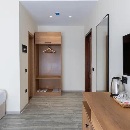 B Boutique Hotell 4*