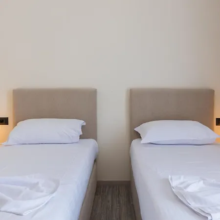 Hotel Broadway Boutique 4*